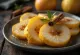 Cinamoninis kriaušių sidras su šviežiomis kriaušėmis ir cinamono lazdele